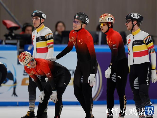 短道世巡赛-中国队头名晋级男子5000米接力半决赛 短道世巡赛-中国队头名晋级男子5000米接力半决赛